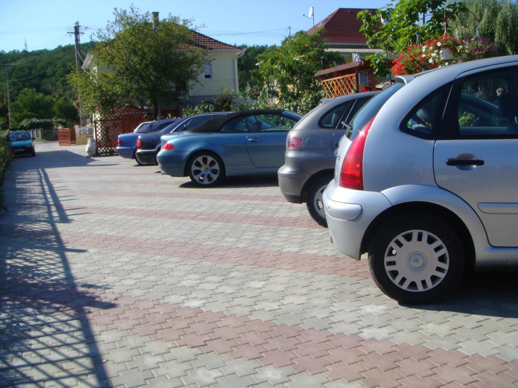 Holiday Vendeghaz Es Szabadidokert Jardanhaza Dış mekan fotoğraf