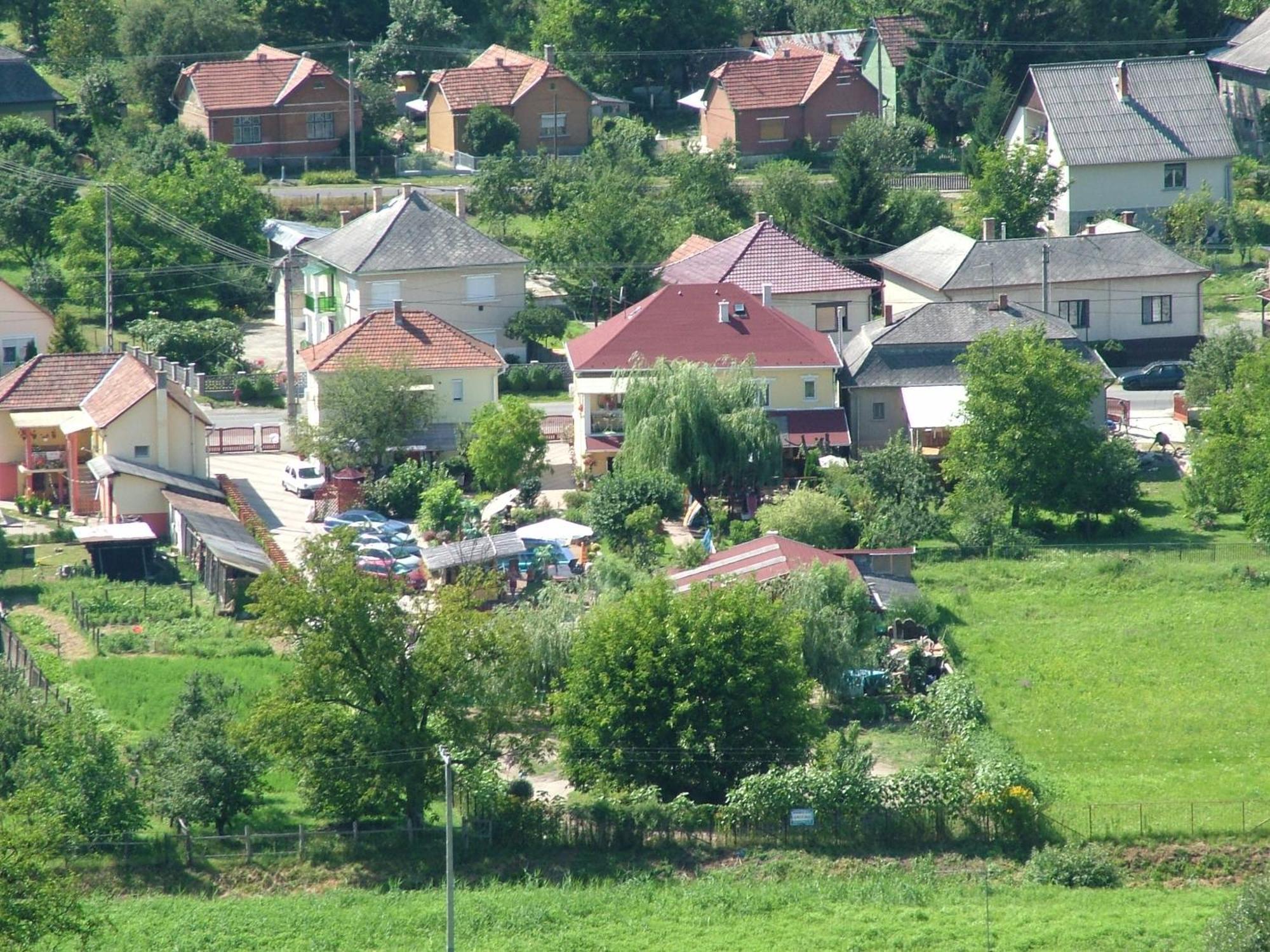Holiday Vendeghaz Es Szabadidokert Jardanhaza Dış mekan fotoğraf