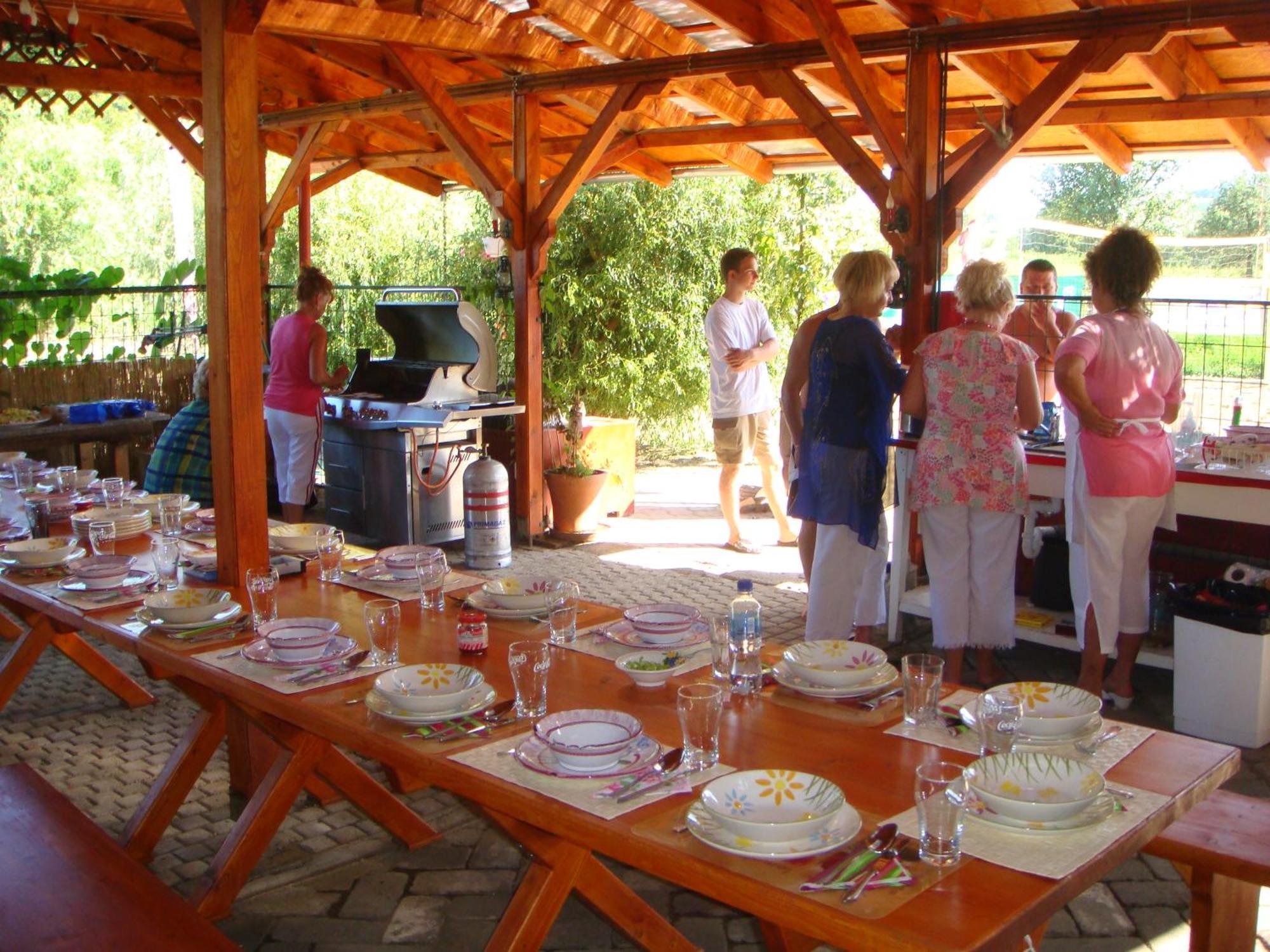 Holiday Vendeghaz Es Szabadidokert Jardanhaza Dış mekan fotoğraf