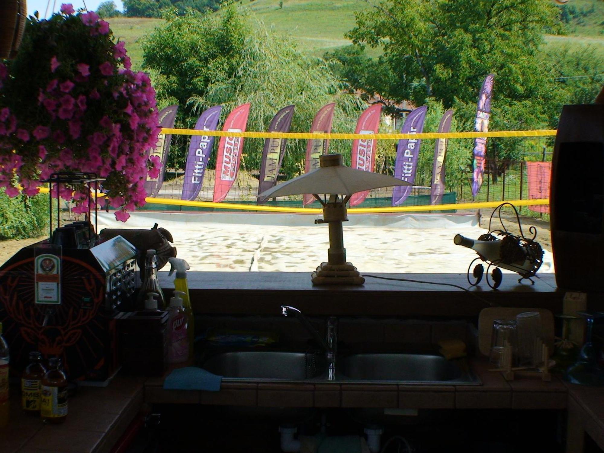 Holiday Vendeghaz Es Szabadidokert Jardanhaza Dış mekan fotoğraf