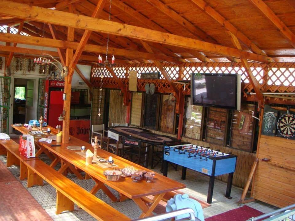 Holiday Vendeghaz Es Szabadidokert Jardanhaza Dış mekan fotoğraf