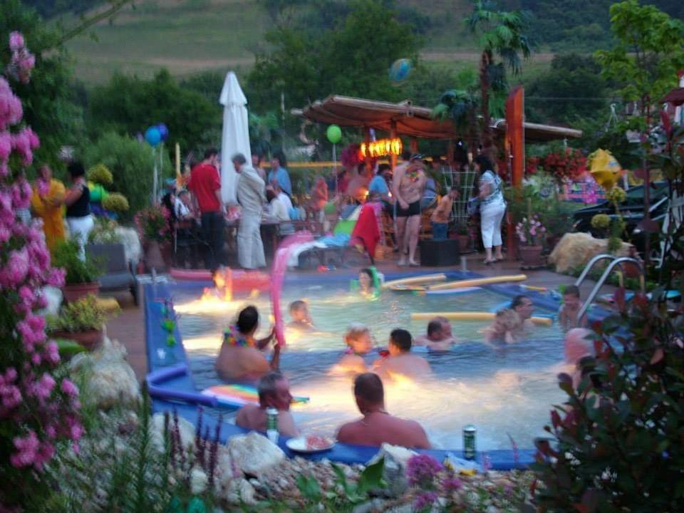 Holiday Vendeghaz Es Szabadidokert Jardanhaza Dış mekan fotoğraf